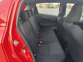 Toyota Yaris 2014-thumb-13