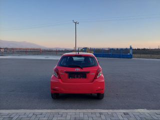 Toyota Yaris 2014-thumb-3