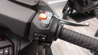 Kymco AK 550 Premium 2026 PREMIUM !!!!! δωρα η εκπτωση !!!!-thumb-14