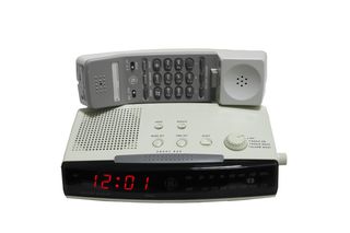 Ενσύρματο Σταθερό Τηλέφωνο Με Ρολόι Και Ράδιο Του 1990