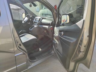 Nissan NV 200 2013-thumb-10