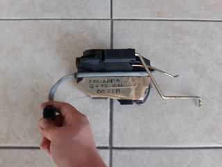 ΚΛΕΙΔΑΡΙΑ ΗΛΕΚΤΡΙΚΗ ΕΜΠΡΟΣ ΔΕΞΙΑΣ ΠΟΡΤΑΣ ΓΝΗΣΙΑ ΜΕΤΑΧΕΙΡΙΣΜΕΝΗ ΓΙΑ HYUNDAI GETZ 2002-2009-thumb-1