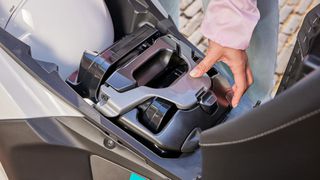 Yamaha Neοs Dual Battery 2026 ΔΩΡΟ Η 2Η ΜΠΑΤΑΡΙΑ!!!-thumb-4