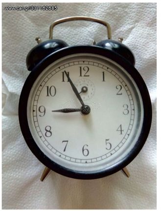 Vintage, κουρδιστό, μαύρο ρολόι ξυπνητήρι. 