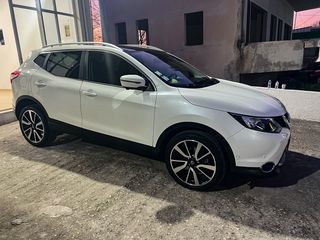 Nissan Qashqai 2015  1.6 dCi Tekna 4x4 Automatic-thumb-1