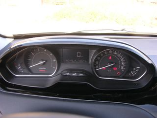Peugeot 208 2016 1.0 PureTech 70  like-thumb-13