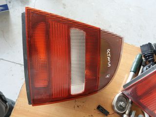 ΠΙΣΩ ΔΕΞΙΑ ΦΑΝΑΡΙ OCTAVIA 4