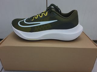 NIKE ZOOM FLY 5   SIZE 45