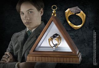 Harry Potter Replica 1/1 Lord Voldemort´s Horcrux Ring (gold-plated)