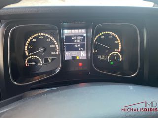 Mercedes-Benz 2014 1845-thumb-14