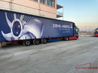 Mercedes-Benz 2014 1845-thumb-10