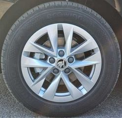 SKODA Ζαντολάστιχα ORIGINAL Ζάντες 5,5X15 - 5X100 et40 Λάστιχα 185/65R15 Kumho Ecowing ES31