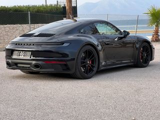 Porsche 911 2022 4 GTS-thumb-4