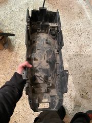 Φτερο πίσω βάση μπαταρίας KTM 950 SM