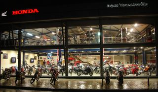 Βαλίτσα GIVI 46 λίτρα E46N Riviera monolock μαύρη -thumb-1