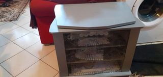 Έπιπλο σαλονιού για τοποθέτηση τηλεόρασης.