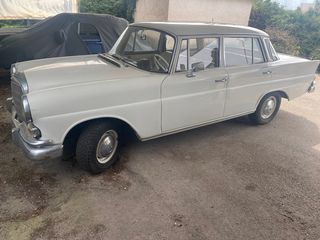 Mercedes-Benz 230 1966-thumb-4