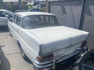 Mercedes-Benz 230 1966-thumb-3