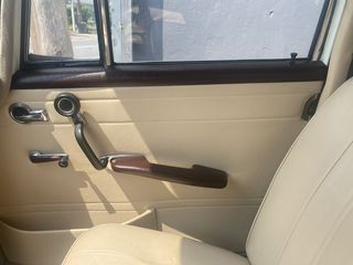 Mercedes-Benz 230 1966-thumb-21