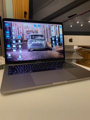 Apple MacBook Pro Retina 2022