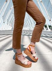 Σανδάλια flatform με ελαφριά σόλα και χιαστί λουράκια - Μπεζ