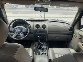 Jeep Cherokee 2005-thumb-5