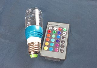 Λάμπα LED E27 Που Αλλάζει Χρώματα Με Χειριστήριο 