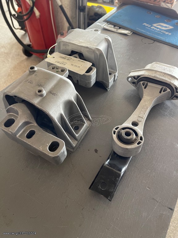 ΒΑΣΕΙΣ ΜΗΧΑΝΗΣ AUDI A3 1600cc 2002