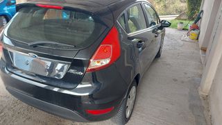 Ford Fiesta 2015-thumb-3