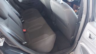 Ford Fiesta 2015-thumb-12