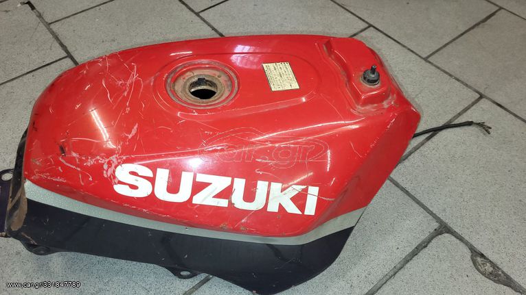 SUZUKI GSXR 400 ΡΕΖΕΡΒΟΥΑΡ
