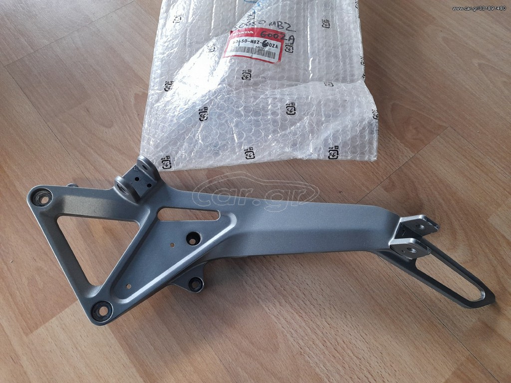 Βάση μαρσπιέ αλουμινιου δεξιά  CB 600F HORNET HONDA   2002