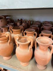 Ceramic pots, pottery, Greek pottery, museum copies, ceramic amfora.  Μπισκουΐ , κεραμικά αγγεία, βάζα, μουσειακά αντίγραφα αζωγράφιστα , κεραμικά για ζωγραφική, φόρμες κεραμικές , αντίγραφα αρχαιοελλ