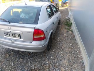 Opel Astra 2004-thumb-8