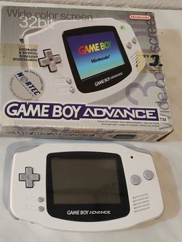 Game Boy advance white ΣΤΟ ΚΟΥΤΙ ΤΟΥ, κομπλε, αριστη κατασταση, για συλλεκτη
