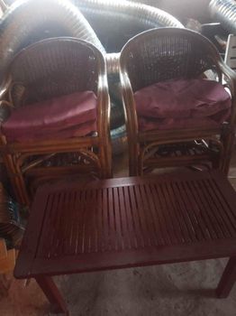 Μπαμπού καρέκλες & τραπέζι 