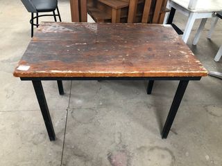 Τραπέζι με μεταλλικά πόδια (15210)
