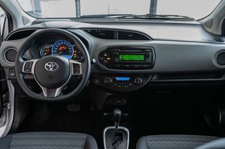 Toyota Yaris 2016 ΑΥΤΟΜΑΤΟ ΥΒΡΙΔΙΚΟ ΒΕΝΖΙΝΗ-thumb-9