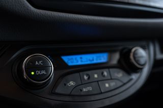 Toyota Yaris 2016 ΑΥΤΟΜΑΤΟ ΥΒΡΙΔΙΚΟ ΒΕΝΖΙΝΗ-thumb-27