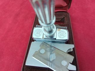 Vintage safety razor-thumb-82