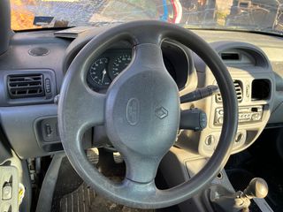 Renault Clio 2001-thumb-1