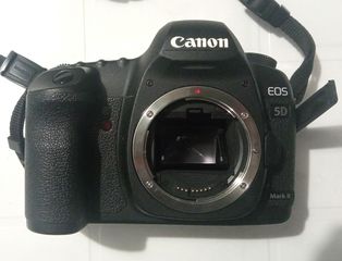 Πωλείται Canon EOS 5D Mark II Full Frame DSLR Camera με μόνο 27.436 συνολικά κλίκ.