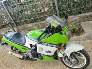 Kawasaki GPZ 600 1986-thumb-2