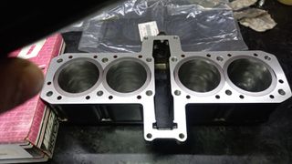 Kawasaki GPZ 600 1986-thumb-10