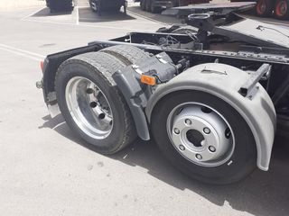 Volvo 2010 480-thumb-7