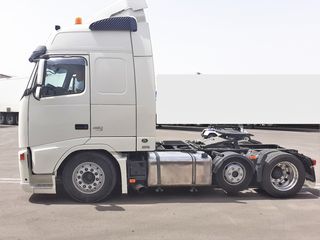 Volvo 2010 480-thumb-1
