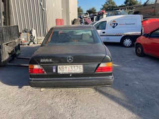 MERCEDES	E200	1990-thumb-1