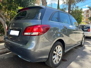 Mercedes-Benz B 180 2017-thumb-4
