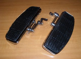 Μαρσπιέ οδηγού custom / chopper universal φαρδιοί 