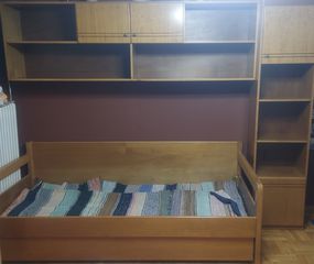 Σετ από ξύλο: καναπές / μονό κρεβάτι με συρτάρι και διπλή εταζέρα